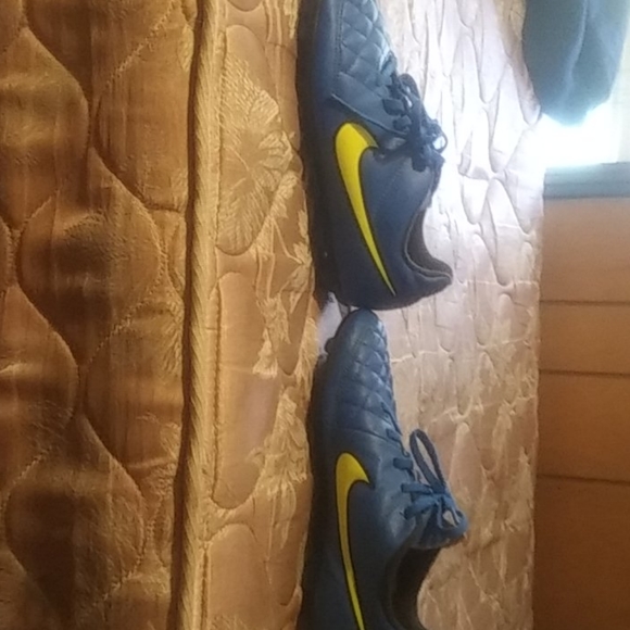 Shoes - Picture 2 of 5